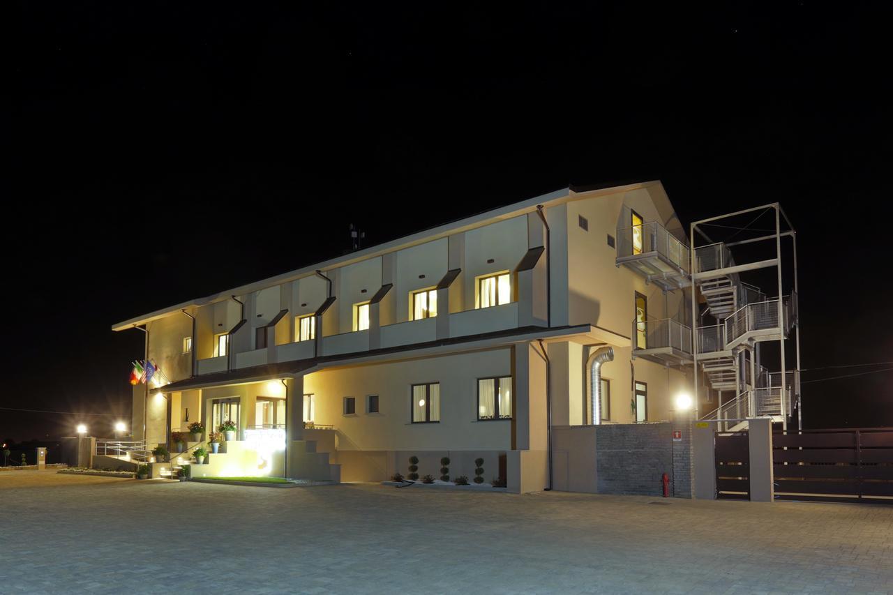 Hotel Terre Dei Salici Caramagna Piemonte المظهر الخارجي الصورة